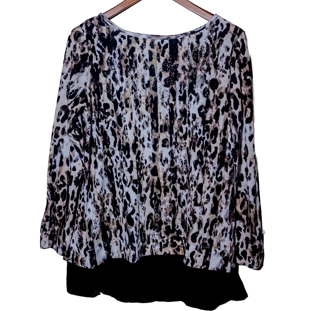 Zenergy by Chicos Leopard Print Studded Split Back Layered Top Size 1 Medium